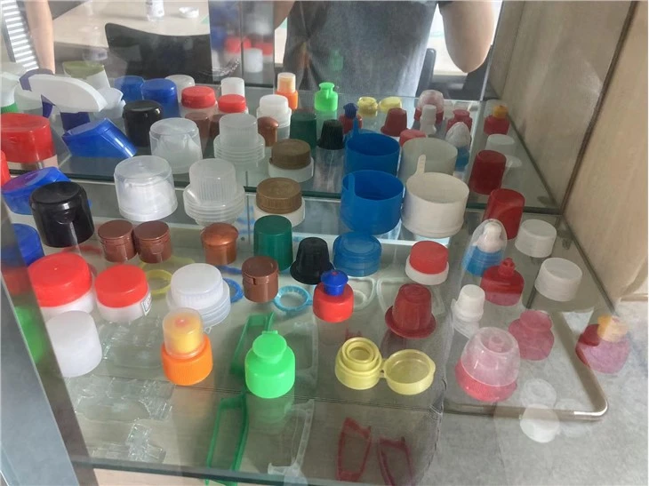 Plastik Su Şişesi Kapakları Kalıp Enjeksiyon Yapma Kalıplama Makinesi Gerçekleştirin